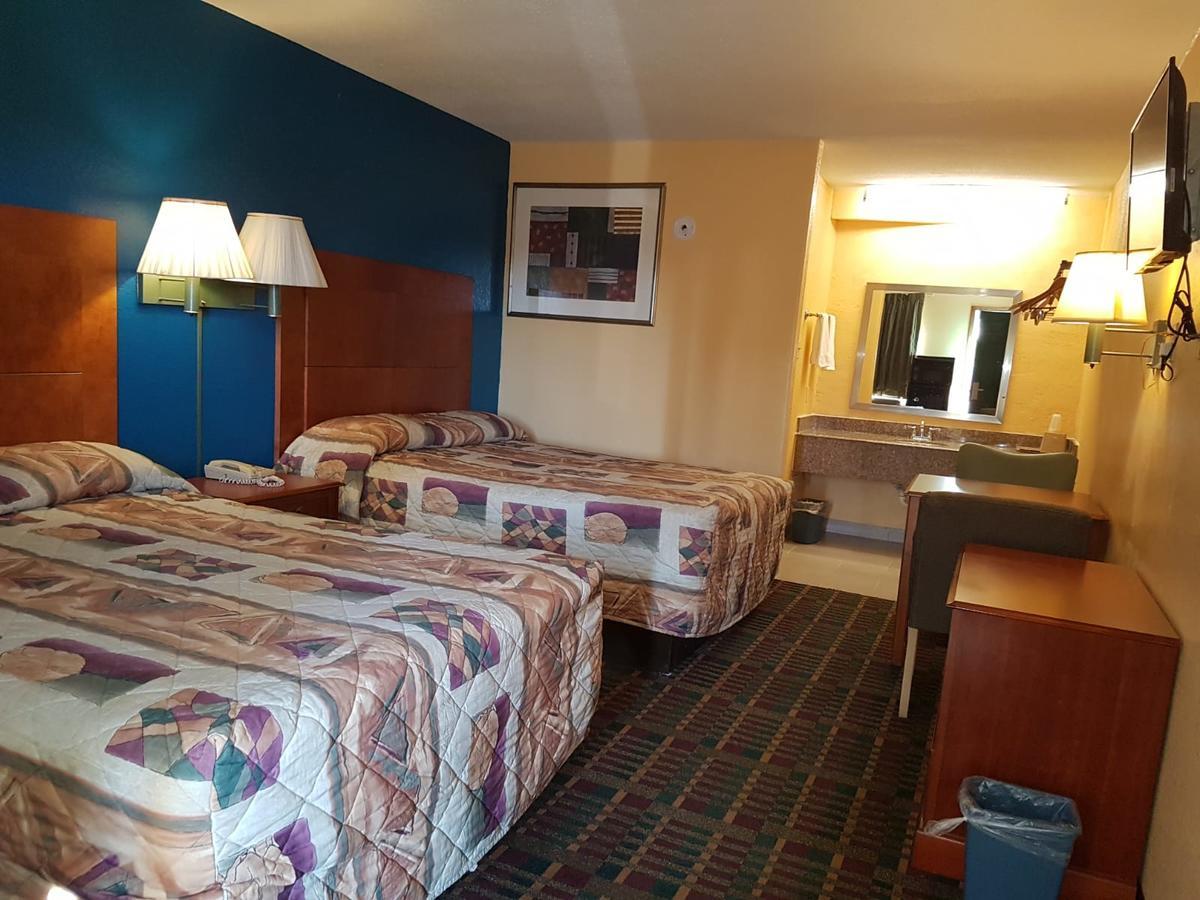 Executive Inn Victoria Exterior photo