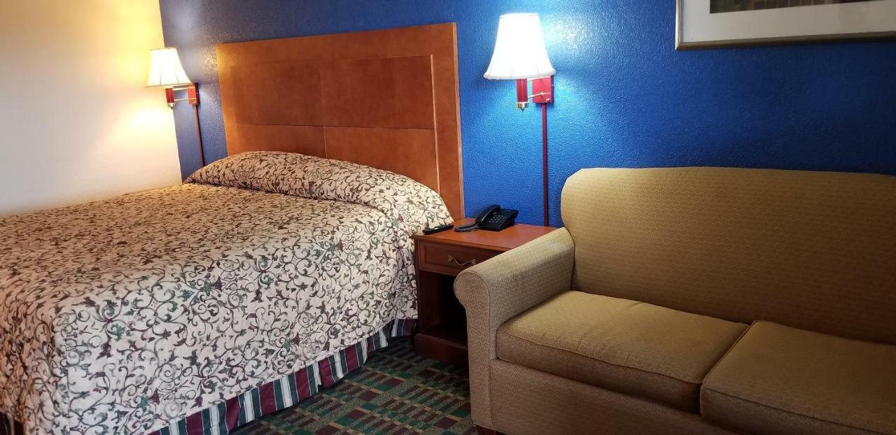 Executive Inn Victoria Exterior photo