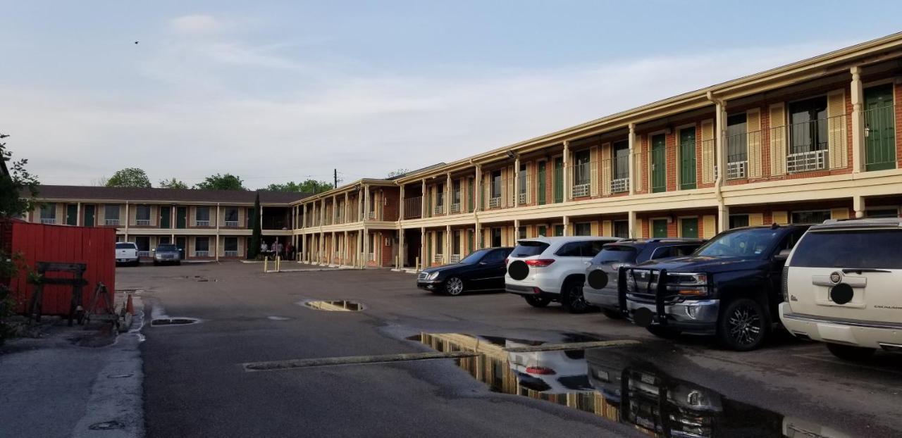 Executive Inn Victoria Exterior photo